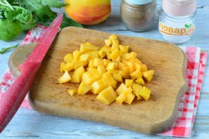 Брускетта с персиком, прошутто и сыром