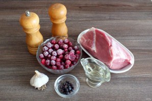 Буженина с клюквой