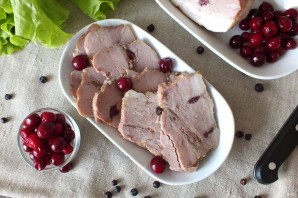 Буженина с клюквой