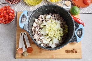 Чили кон карне