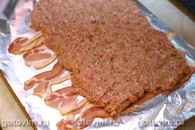 «Фальшивый заяц» - мясной рулет в беконе и с вареными яйцами 