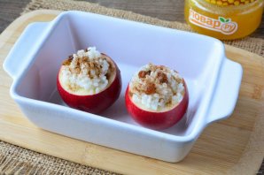 Фаршированные яблоки с рисом в духовке