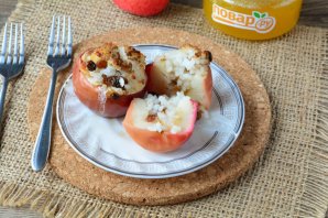Фаршированные яблоки с рисом в духовке