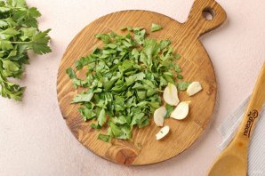 Фрикадельки под соусом из петрушки