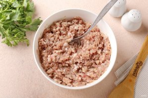 Фрикадельки под соусом из петрушки