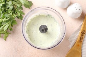 Фрикадельки под соусом из петрушки