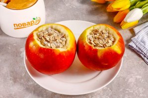 Яблоки запеченные с овсянкой и корицей