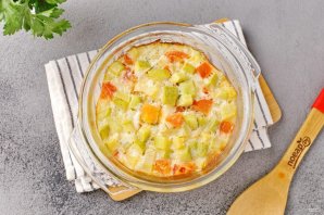 Кабачки с яйцом и помидорами в духовке