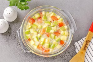 Кабачки с яйцом и помидорами в духовке