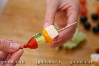 Канапе «Греческий салат» на шпажках Канапе «Греческий салат» на шпажках