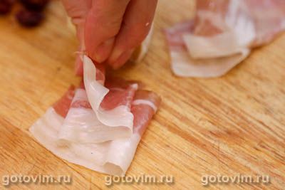 Канапе из сыра бри с сыровяленым окороком и клюквой Канапе из сыра бри с сыровяленым окороком и клюквой