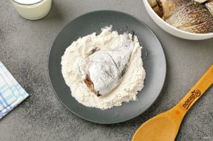 Караси в молоке в духовке