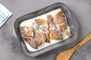 Караси в молоке в духовке