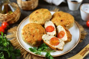 Куриные котлеты с помидорами и рукколой Куриные котлеты с помидорами и рукколой