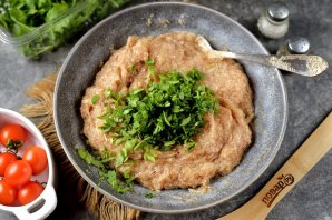 Куриные котлеты с помидорами и рукколой Куриные котлеты с помидорами и рукколой