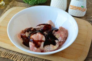 Куриные крылышки с брокколи в духовке