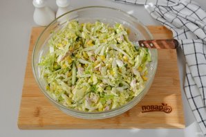 Легкий салат из пекинской капусты с курицей