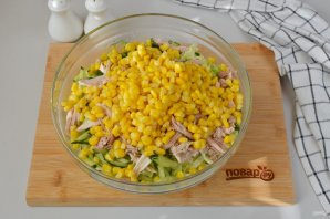 Легкий салат из пекинской капусты с курицей