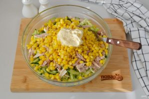 Легкий салат из пекинской капусты с курицей