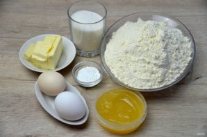 Медовый торт с клюквой и сметанным кремом