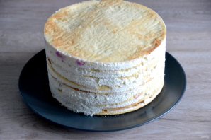 Медовый торт с клюквой и сметанным кремом