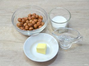 Медовый торт с клюквой и сметанным кремом