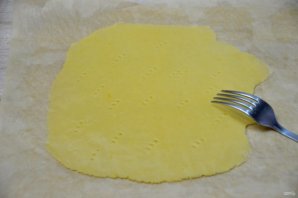 Медовый торт с клюквой и сметанным кремом