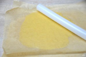 Медовый торт с клюквой и сметанным кремом