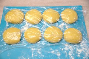 Медовый торт с клюквой и сметанным кремом