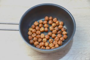 Медовый торт с клюквой и сметанным кремом