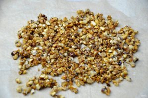 Медовый торт с клюквой и сметанным кремом