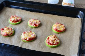Мини-пиццы из кабачков