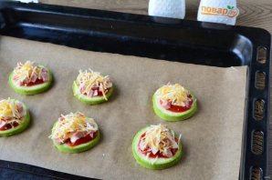 Мини-пиццы из кабачков