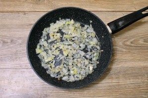 Мясо с баклажанами в горшочках в духовке