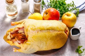 Мулард с яблоками в духовке