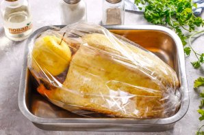 Мулард с яблоками в духовке