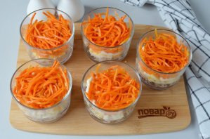 Новогодний слоеный салат