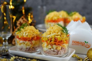 Новогодний слоеный салат