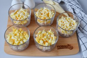 Новогодний слоеный салат