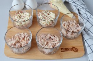 Новогодний слоеный салат