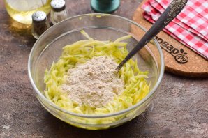 Оладьи из кабачков с цельнозерновой мукой