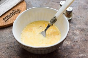 Омлет с помидорами и рукколой