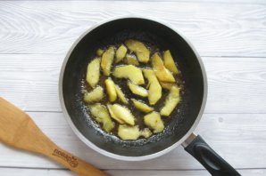 Овсяная каша с карамелизированными яблоками