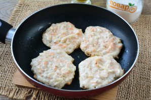 Овсяные оладьи с яблоком и морковью