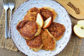 Овсяные оладьи с яблоком и морковью