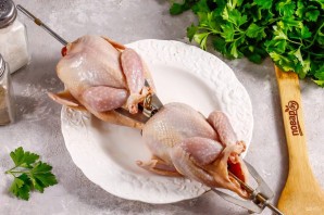 Перепела на вертеле в духовке