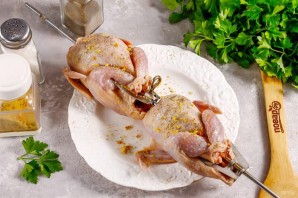 Перепела на вертеле в духовке