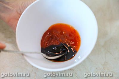 Пицца из ржаного теста с беконом, колбасками для жарки и сладким перцем Пицца из ржаного теста с беконом, колбасками для жарки и сладким перцем