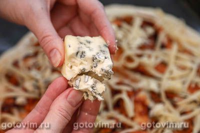 Пицца с курицей буффало и сыром с голубой плесенью