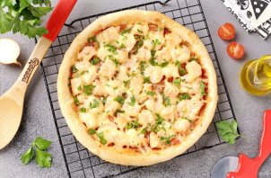 Пицца с сёмгой и креветками